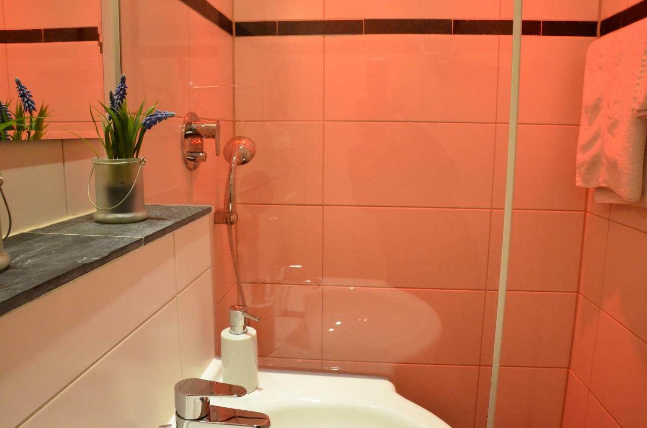 Zentral Gelegen - Stilvolles Appartment In Moabit Berlín Exterior foto